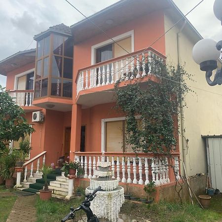 Friends Hostel & Tours Shkoder Bagian luar foto
